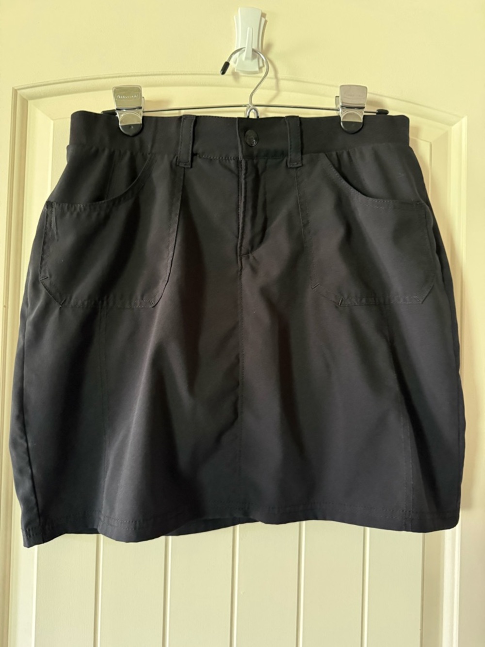 Casual Lee Black Skort with Front and Back Pockets